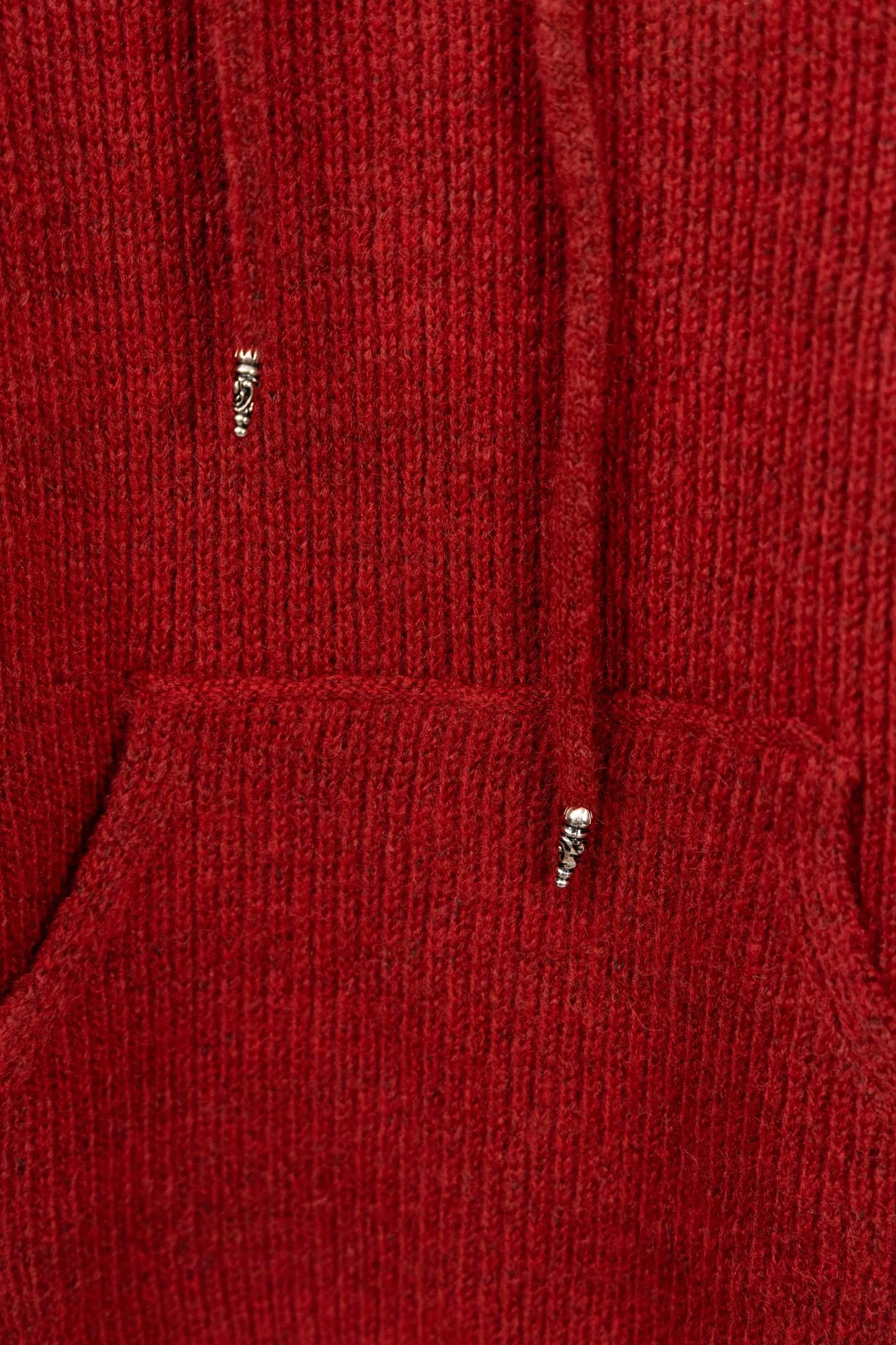 P300 Chrome Hearts CH Chrome Hearts 2025 hooded red sweater. Cross tassel leather label hooded soft and waxy red sweater. The sweater has a soft and waxy feel. The classic cross leather label design on the back cap is really great to wear as an inner layer or as a stand-alone in winter. It is full of Christmas and New Year flavor. It is a very practical item and is very versatile. It is recommended to buy it early. Size: S M L Color: Red
